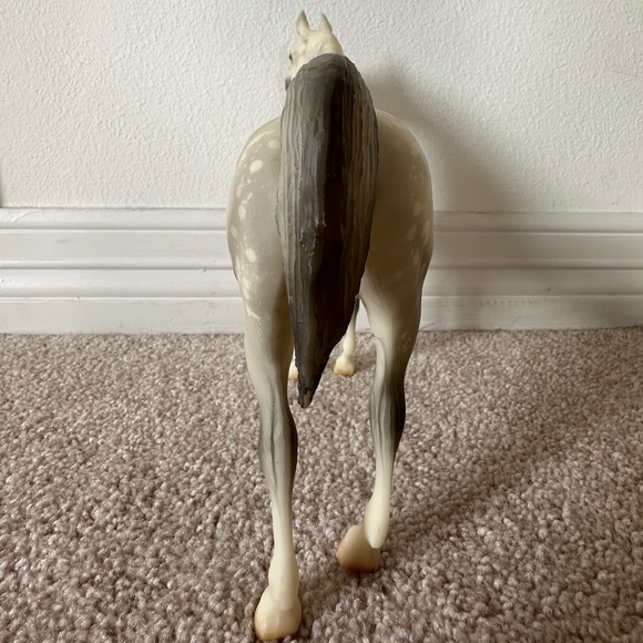 Breyer Horse #839 - Proud Arabian Stallion *Signed By Peter Stone* - Picture 7 of 9